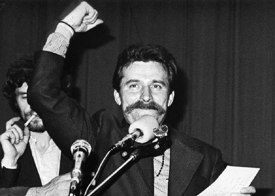 Lech Wałęsa/Strajk sierpniowy w Stoczni Gdańskiej im. Lenina  / autor: CC BY-SA 3.0 pl/Giedymin Jabłoński/http://ecs.gda.pl/commons.wikimedia.org