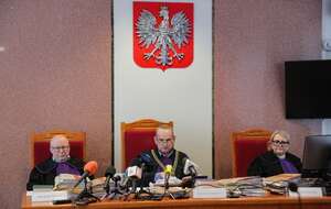 Skład orzekający Sądu Okręgowego w Olsztynie wydał wyrok 1,5 roku więzienia dla adwokata Pawła K. / autor: PAP/Tomasz Waszczuk