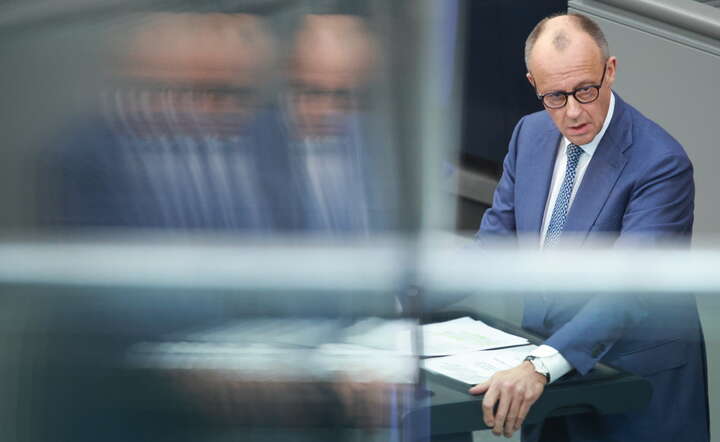 Kanclerz Niemiec Friedrich Merz w wystąpieniu na forum Bundestagu, 18 marca 2026 / autor: PAP/EPA/CLEMENS BILAN 