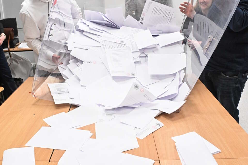 Polacy za granicą tłumnie ruszyli do urn. Głos oddało 89 proc. uprawnionych / autor: PAP