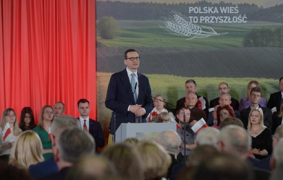 Premier Morawiecki w Łysych  / autor: Twitter:@pisorgpl