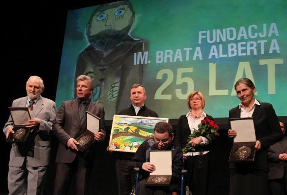 fot. PAP / J. Bednarczyk - Uroczystość wręczenia medali św. Brata Alberta podczas festiwalu Albertiana