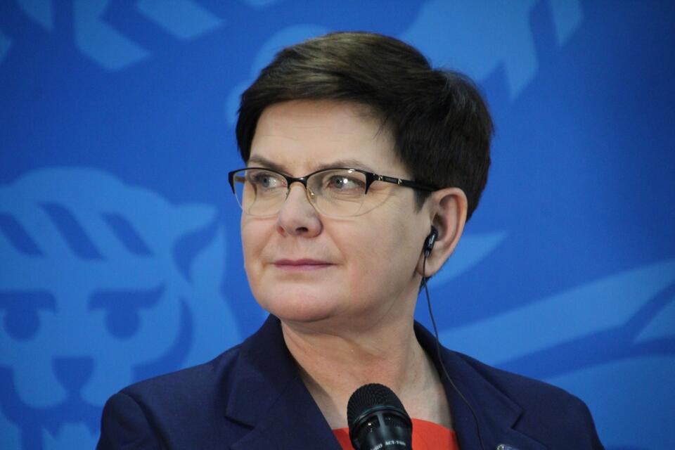 "KE łamie wszelkie zasady ustalone przez dekady budowy europejskiej wspólnoty" - napisał Szydło. / autor: Fratria