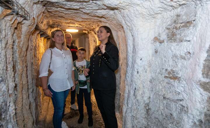 Ewelina Krawczyk z Sieradza, milionowa turystka w kopalni / autor: Rafał Stachurski/Kopalnia Soli „Wieliczka” S.A.