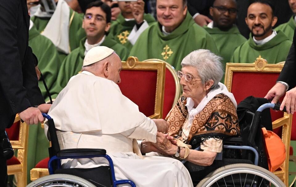 Papież Franciszek w bazylice Świętego Piotra / autor: PAP/EPA