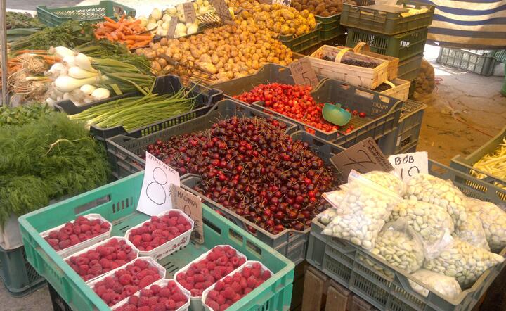 Za sprawą bardzo chłodnej wiosny ceny owoców i warzyw były w tym roku wyjątkowo wysokie / autor: fot. Michał Karnowski/Fratria
