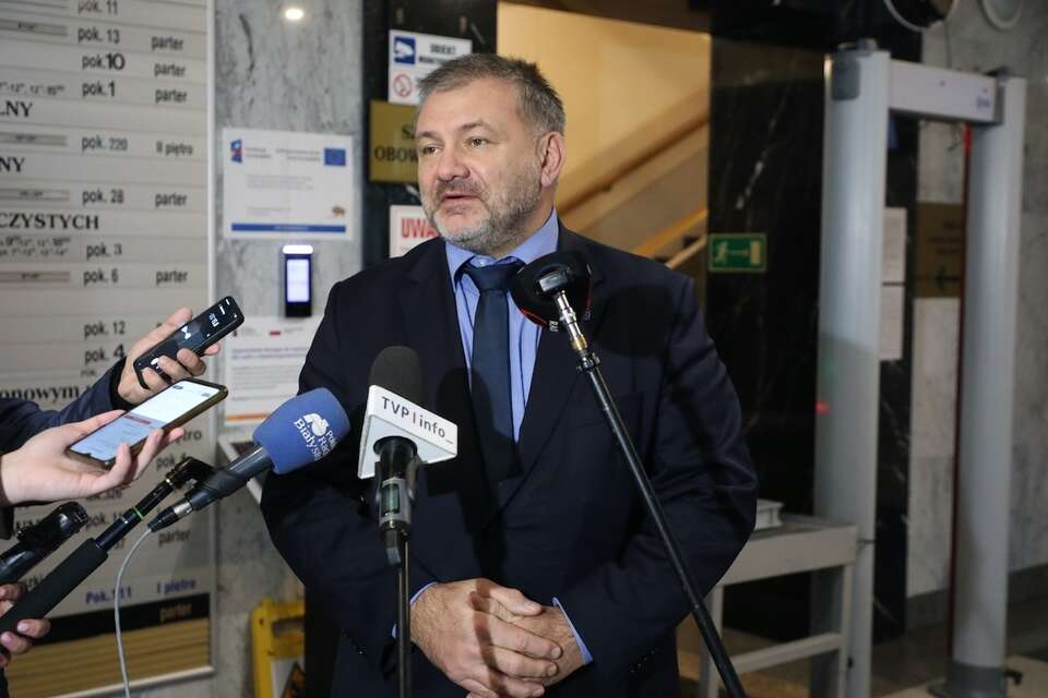 Żurek w rozmowie z Reuterem rzuca gromy na rząd Orbana