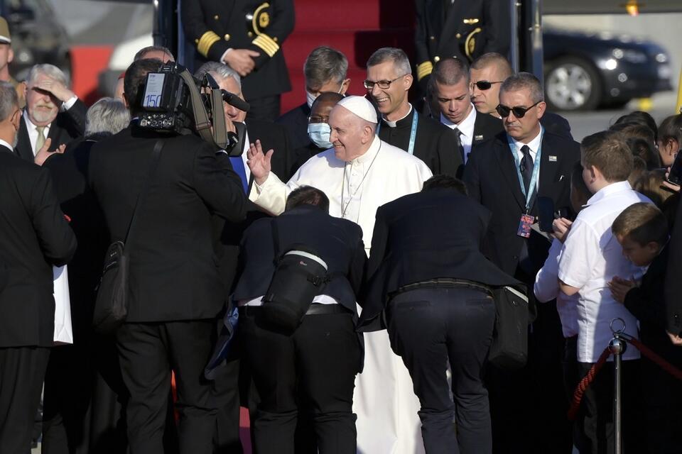 Papież rozpoczął wizytę w Budapeszcie / autor: PAP/EPA