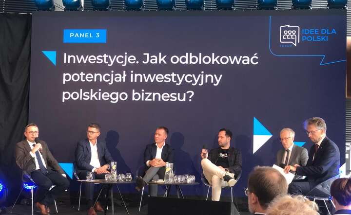 Uczestnicy panelu: Na zdjęciu od lewej: Tomasz Chmal, Artur Grudzień, Mateusz Berger, Aureliusz Górski, Mirosław Panek, Bartłomiej Michałowski (Instytut Sobieskiego, moderator panelu) / autor: Fratria / SK