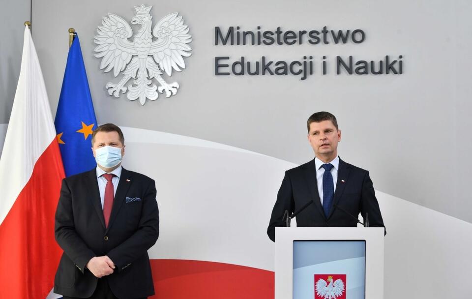 Minister Przemysław Czarnek i wiceminister Dariusz Piontkowski / autor: PAP/Radek Pietruszka