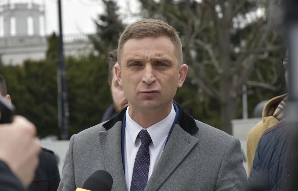 Bąkiewicz: Prezydent Nawrocki deklasuje przeciwników