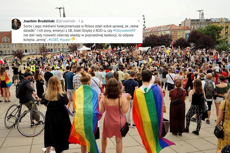 Demonstracja LGBT na placu Solidarności w Szczecinie / autor: PAP/Marcin Bielecki