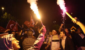 Turcja. Zwolennicy Erdogana i opozycji świętują zwycięstwo