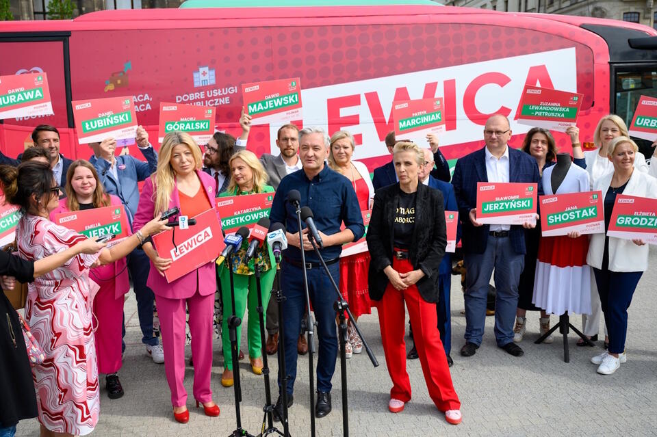 Lewica podczas prezentacji listy kandydatów i kandydatek ugrupowania do Sejmu / autor: PAP/Jakub Kaczmarczyk